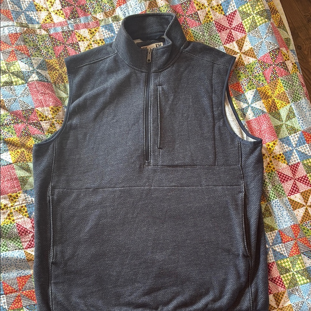 Duluth Trading Co navy quarter-zip vest